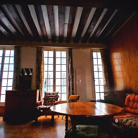 De Charme Sur L'ile Saint-louis - Elegance & Authenticite Au Coeur De Paris