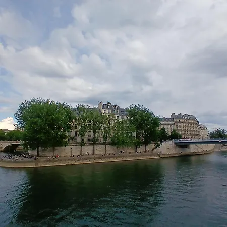 De Charme Sur L'ile Saint-louis - Elegance & Authenticite Au Coeur De